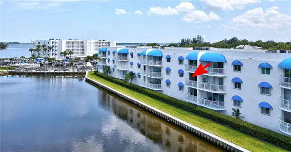$2,000 | 6122 South River Run Drive, Unit 203B, Sebastian, FL 32958