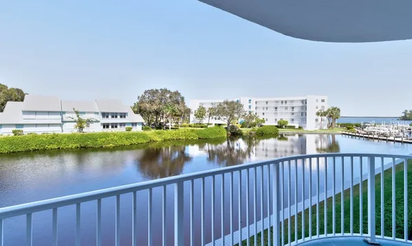 $2,000 | 6122 South River Run Drive, Unit 203B, Sebastian, FL 32958