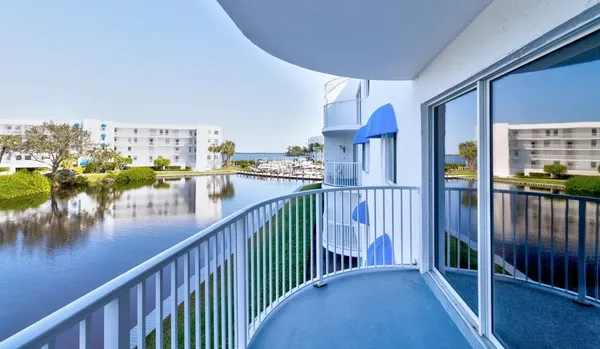$2,000 | 6122 South River Run Drive, Unit 203B, Sebastian, FL 32958