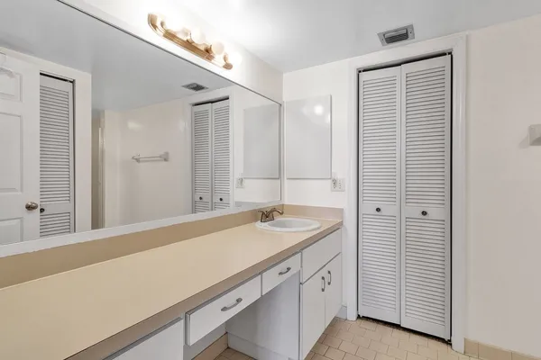 $2,000 | 6122 South River Run Drive, Unit 203B, Sebastian, FL 32958