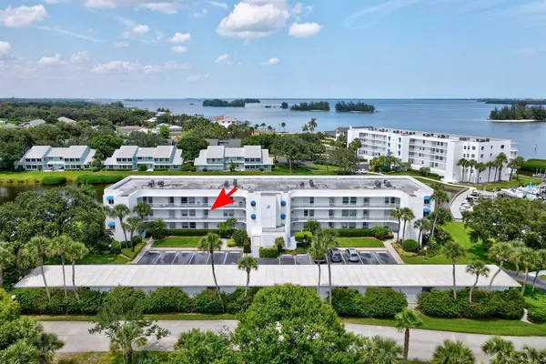 $2,000 | 6122 South River Run Drive, Unit 203B, Sebastian, FL 32958