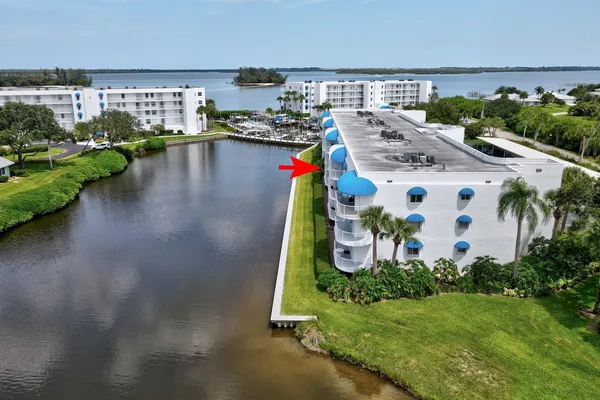 $2,000 | 6122 South River Run Drive, Unit 203B, Sebastian, FL 32958