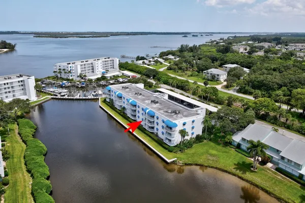 $2,000 | 6122 South River Run Drive, Unit 203B, Sebastian, FL 32958
