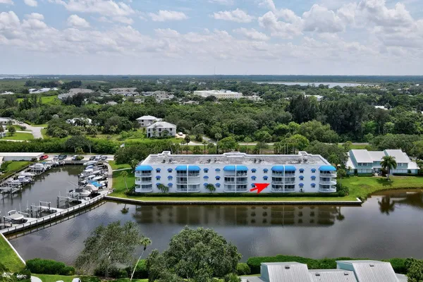 $2,000 | 6122 South River Run Drive, Unit 203B, Sebastian, FL 32958