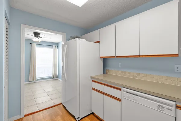 $2,000 | 6122 South River Run Drive, Unit 203B, Sebastian, FL 32958