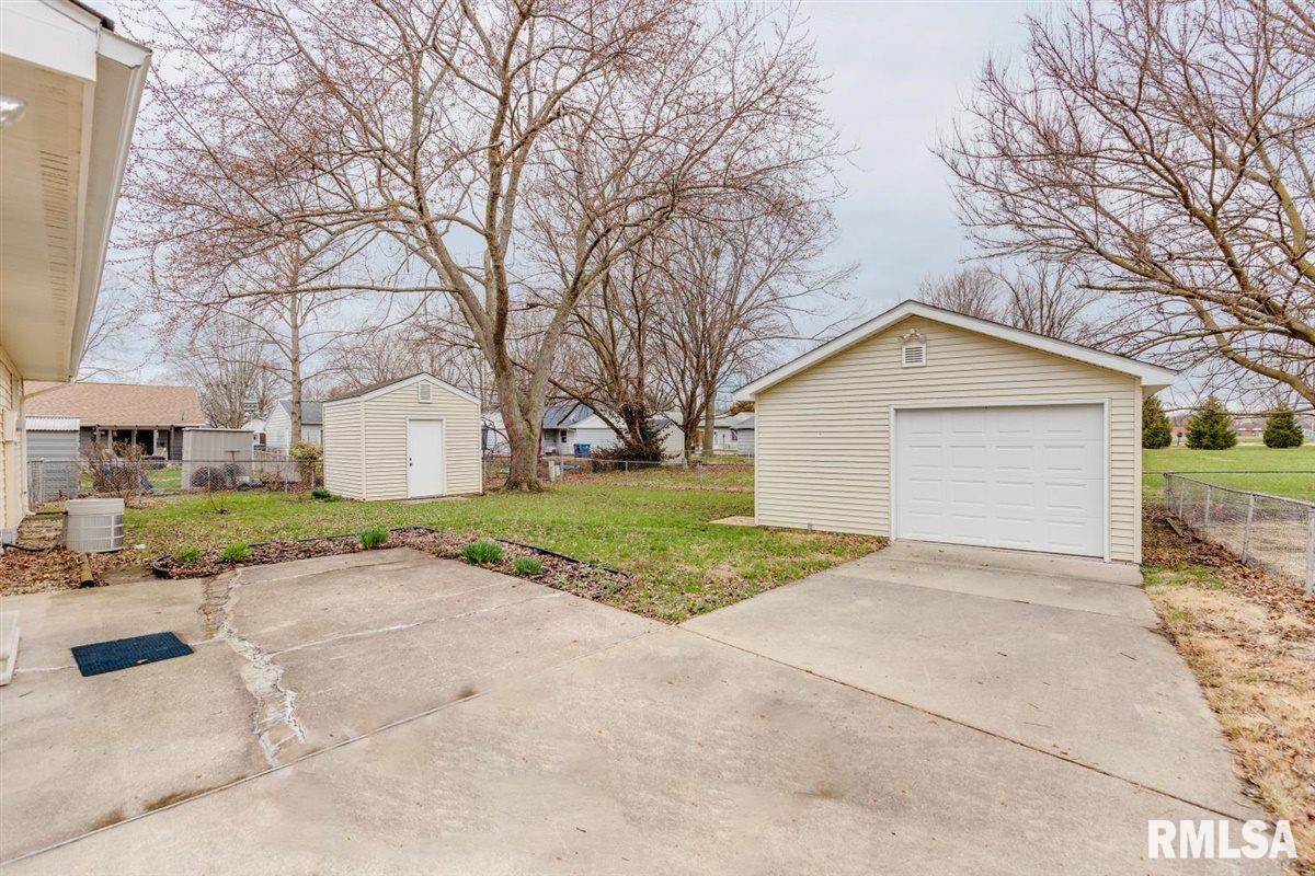 2723 Cardigan Drive Springfield, IL 62702 - Photo 16 of 18