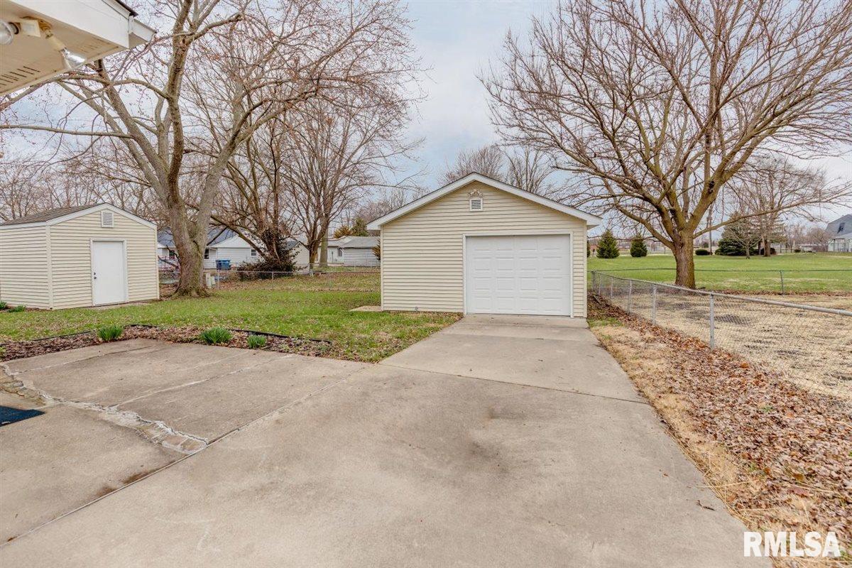 2723 Cardigan Drive Springfield, IL 62702 - Photo 17 of 18