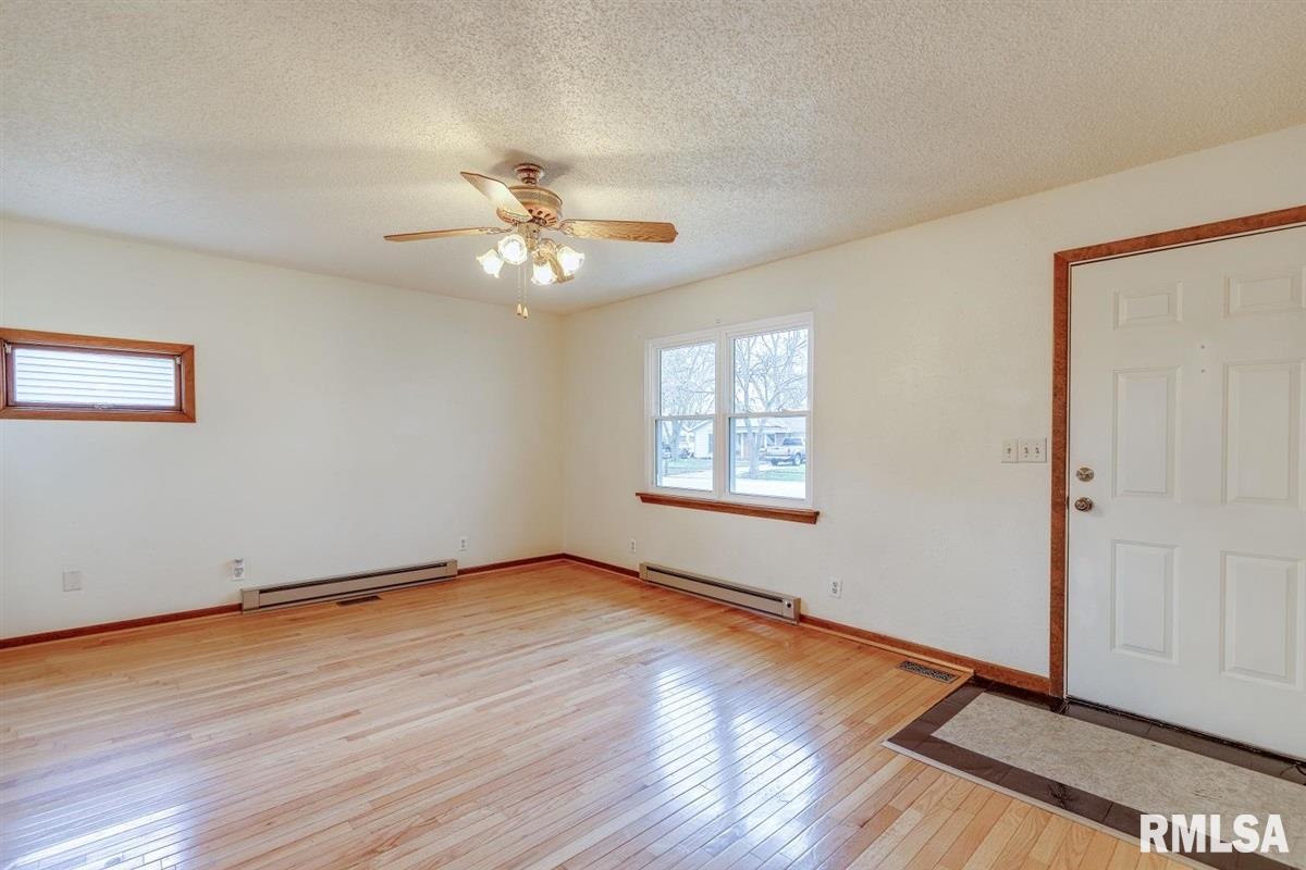 2723 Cardigan Drive Springfield, IL 62702 - Photo 3 of 18