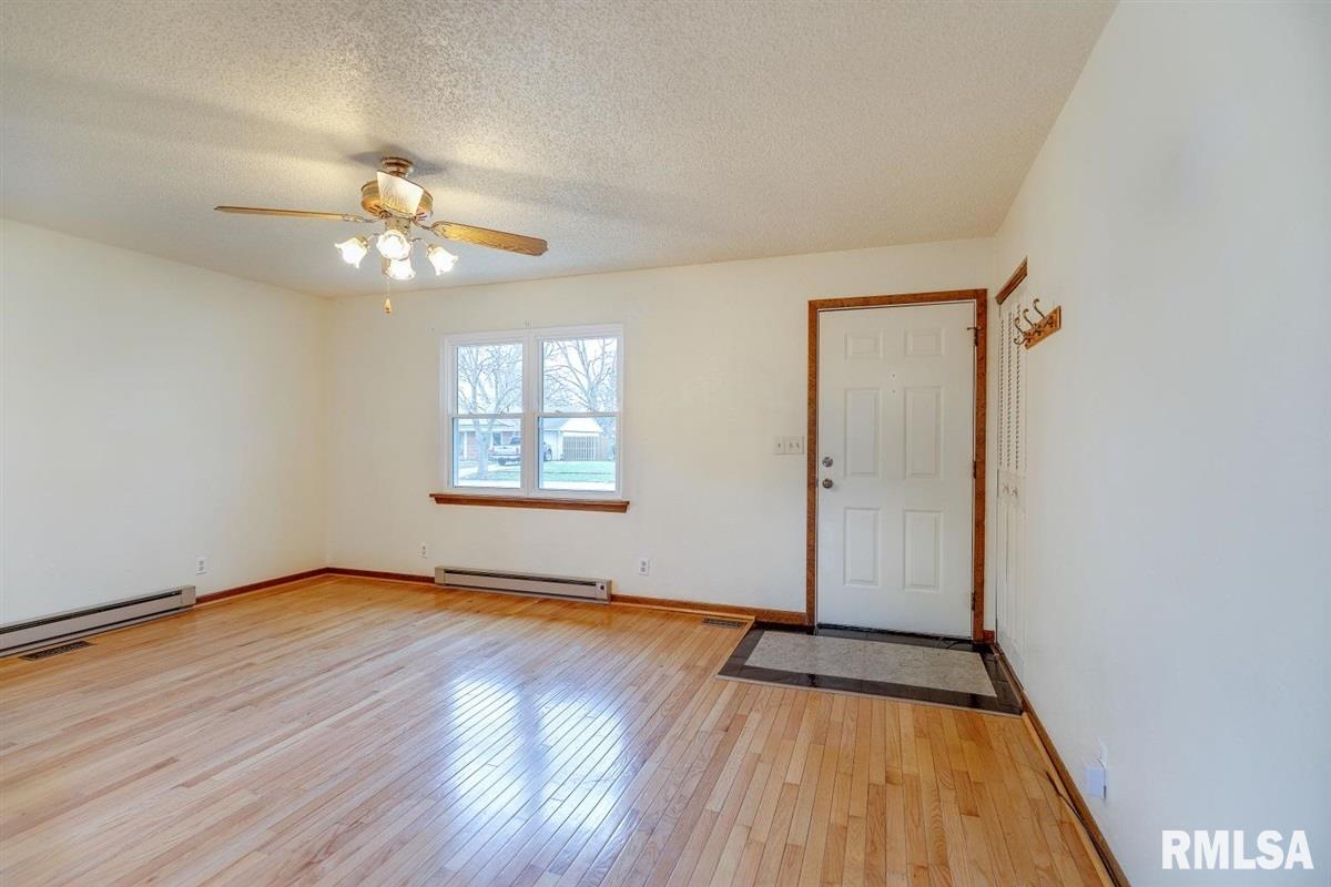 2723 Cardigan Drive Springfield, IL 62702 - Photo 4 of 18