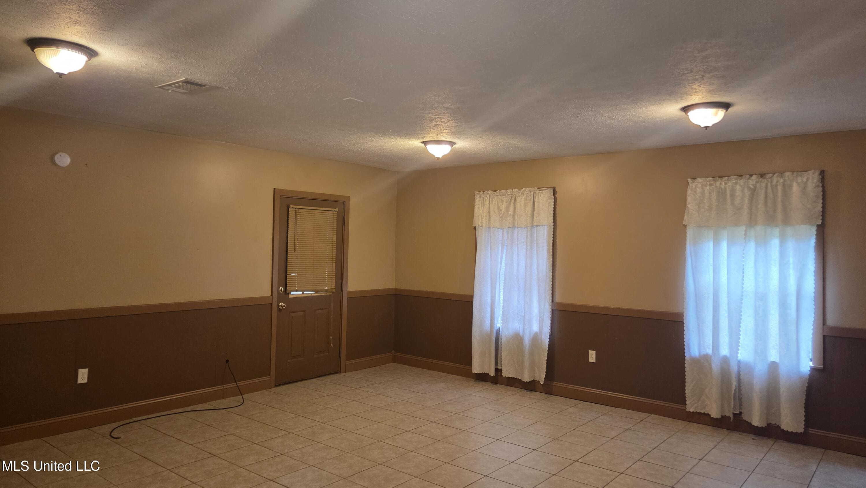 2068 Anderson Road Edwards, MS 39066 - Photo 17 of 28 20251018_110811