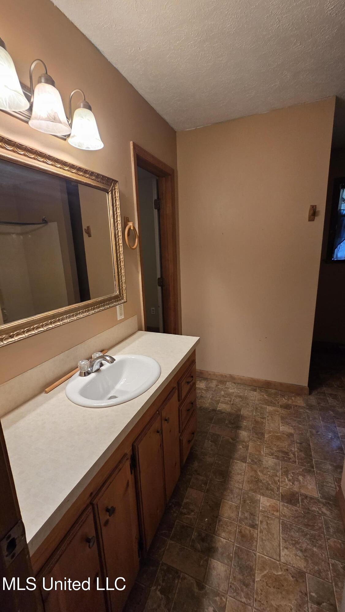 2068 Anderson Road Edwards, MS 39066 - Photo 22 of 28 20251018_111313