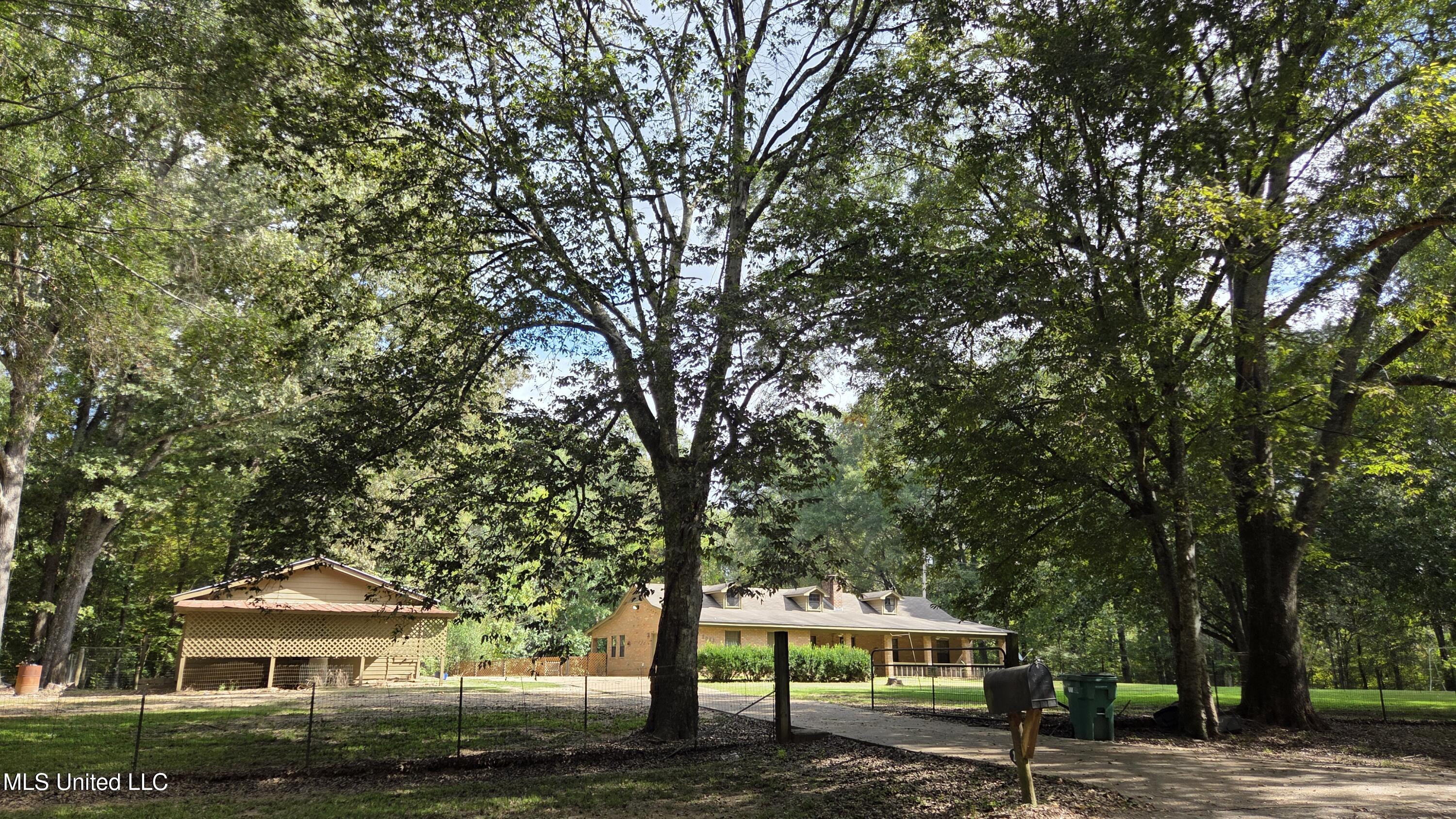 2068 Anderson Road Edwards, MS 39066 - Photo 4 of 28 20251018_112345