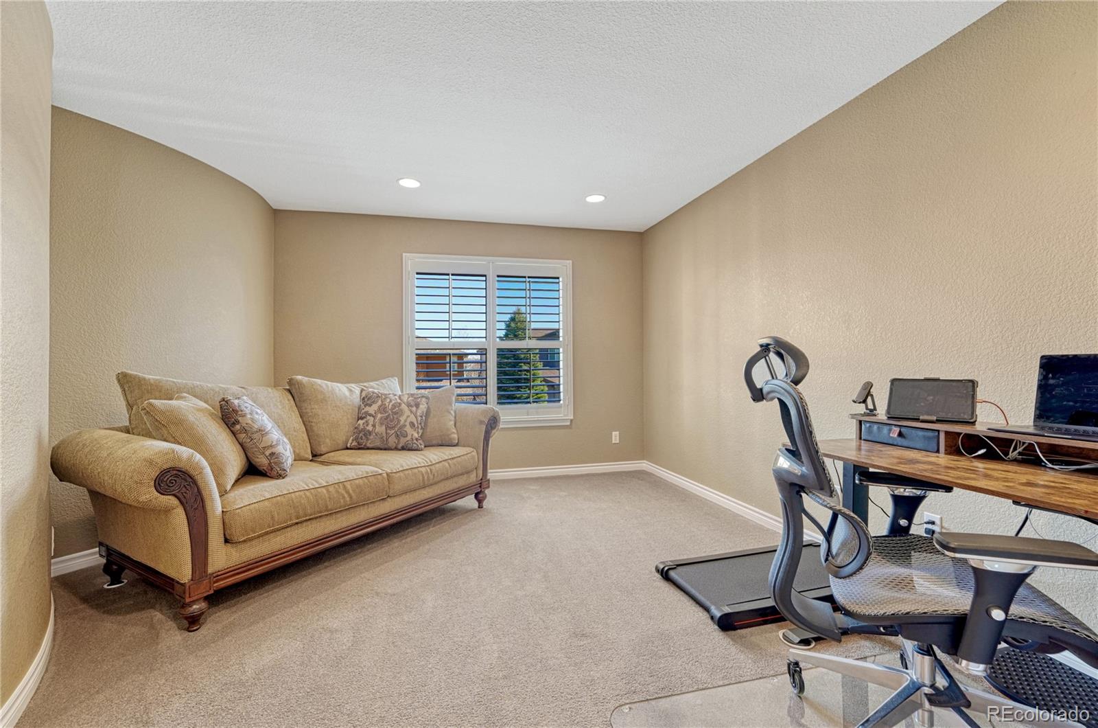10761 Glengate Circle Highlands Ranch, CO 80130 - Photo 23 of 39 a living room with furniture a desk and chair