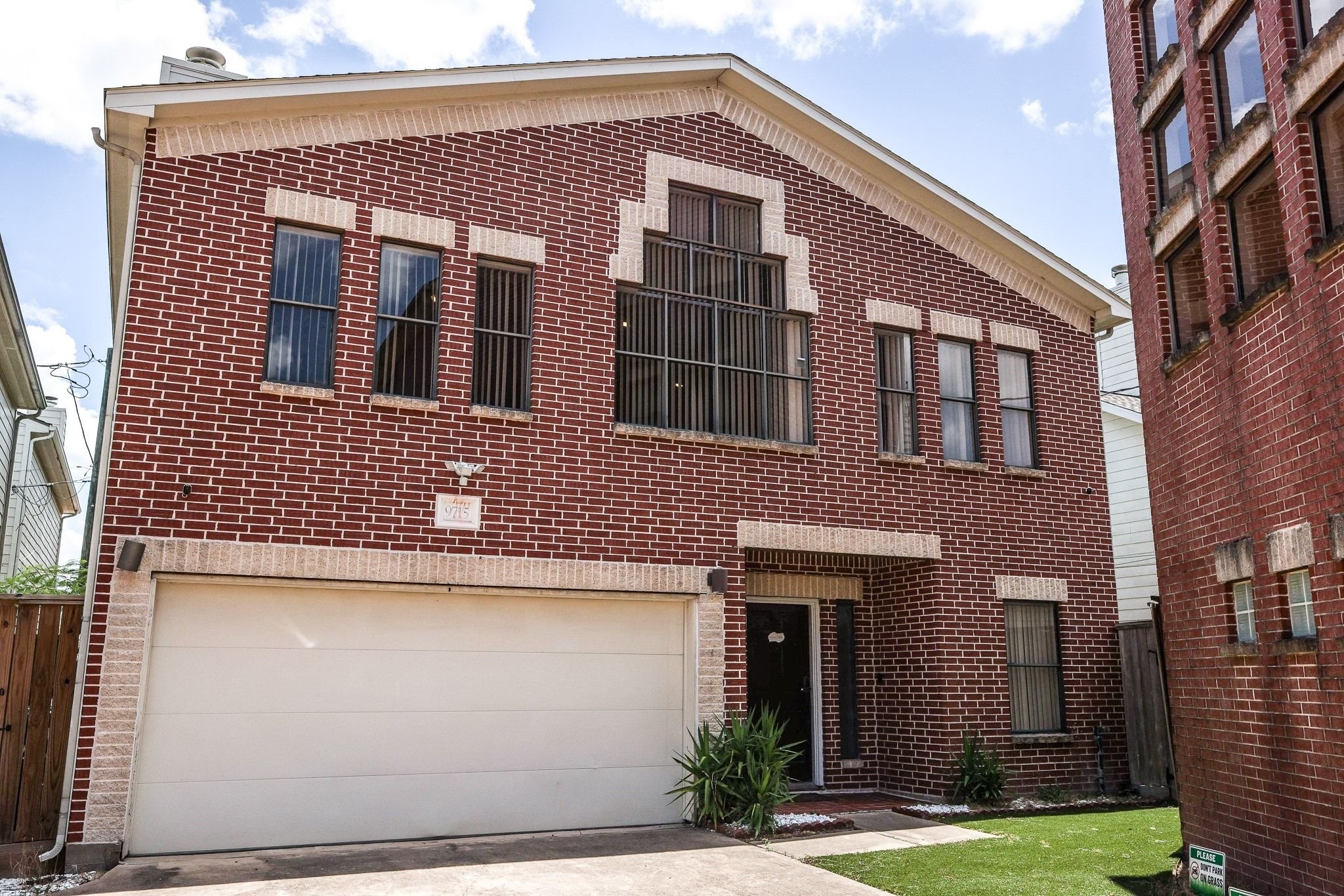 9715 Riddlewood Lane Houston, TX 77025 - Photo 1 of 33