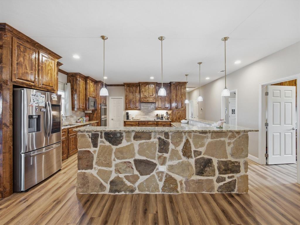 1032 Justin Drive Springtown, TX 76082 - Photo 8 of 40