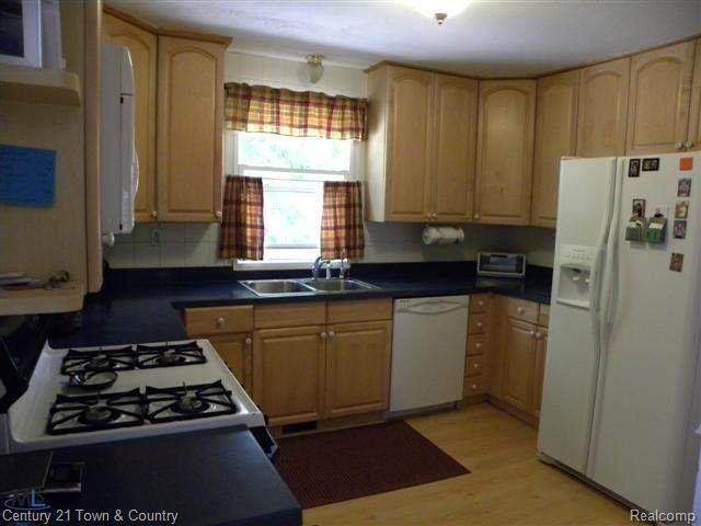 268 Fairgrove Street Romeo, MI 48065 - Photo 4 of 14 31116003-7.jpg