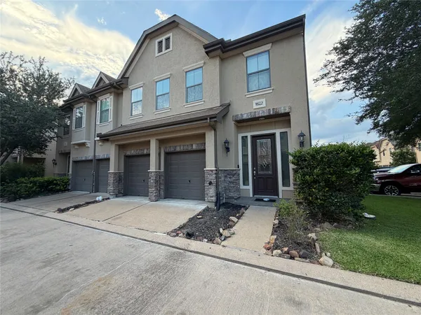 $3,000 | 11602 Royal Oaks Crossing, Houston, TX 77082