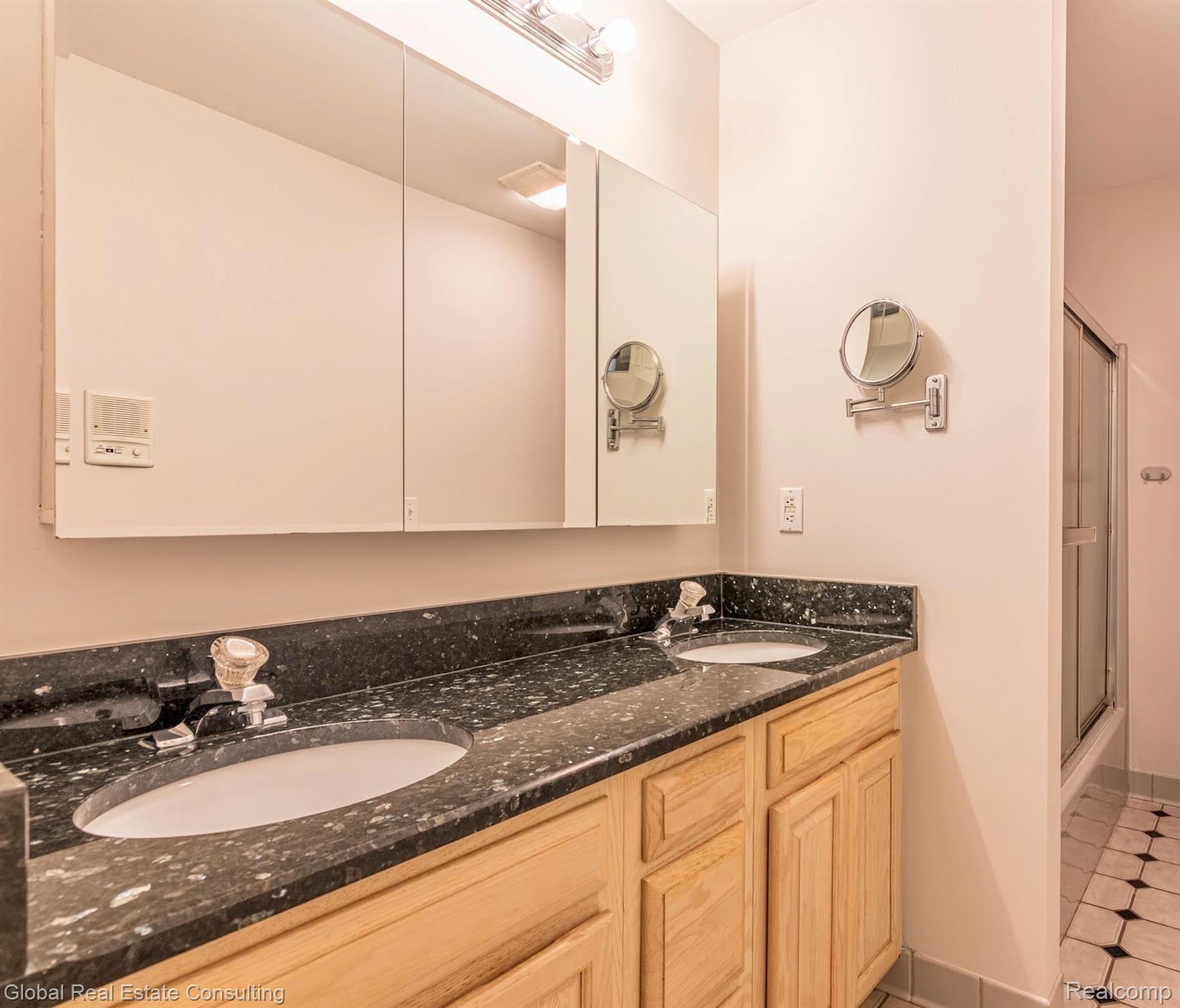 47756 Rochester Drive Novi, MI 48374 - Photo 40 of 62 IMG_1182.jpg