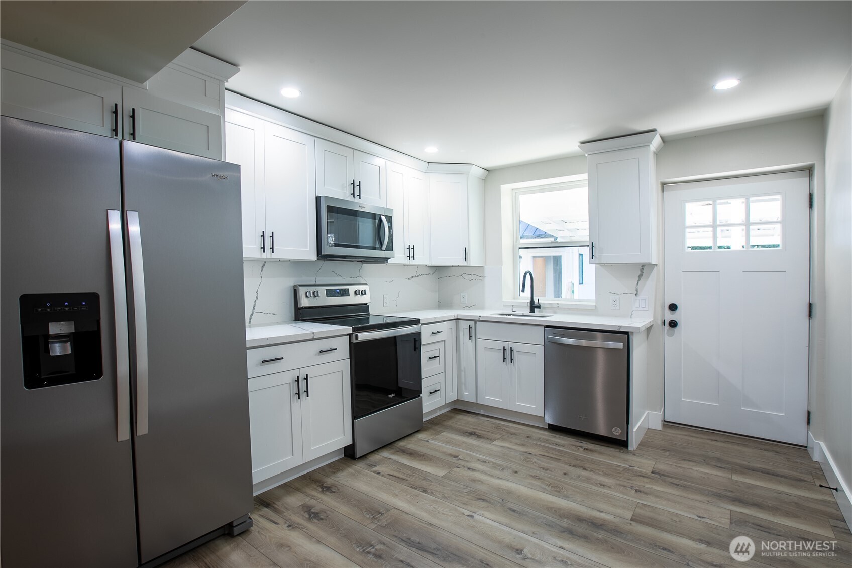 9359 Forest Court Southwest, Unit B Seattle, WA 98136 - Photo 11 of 31