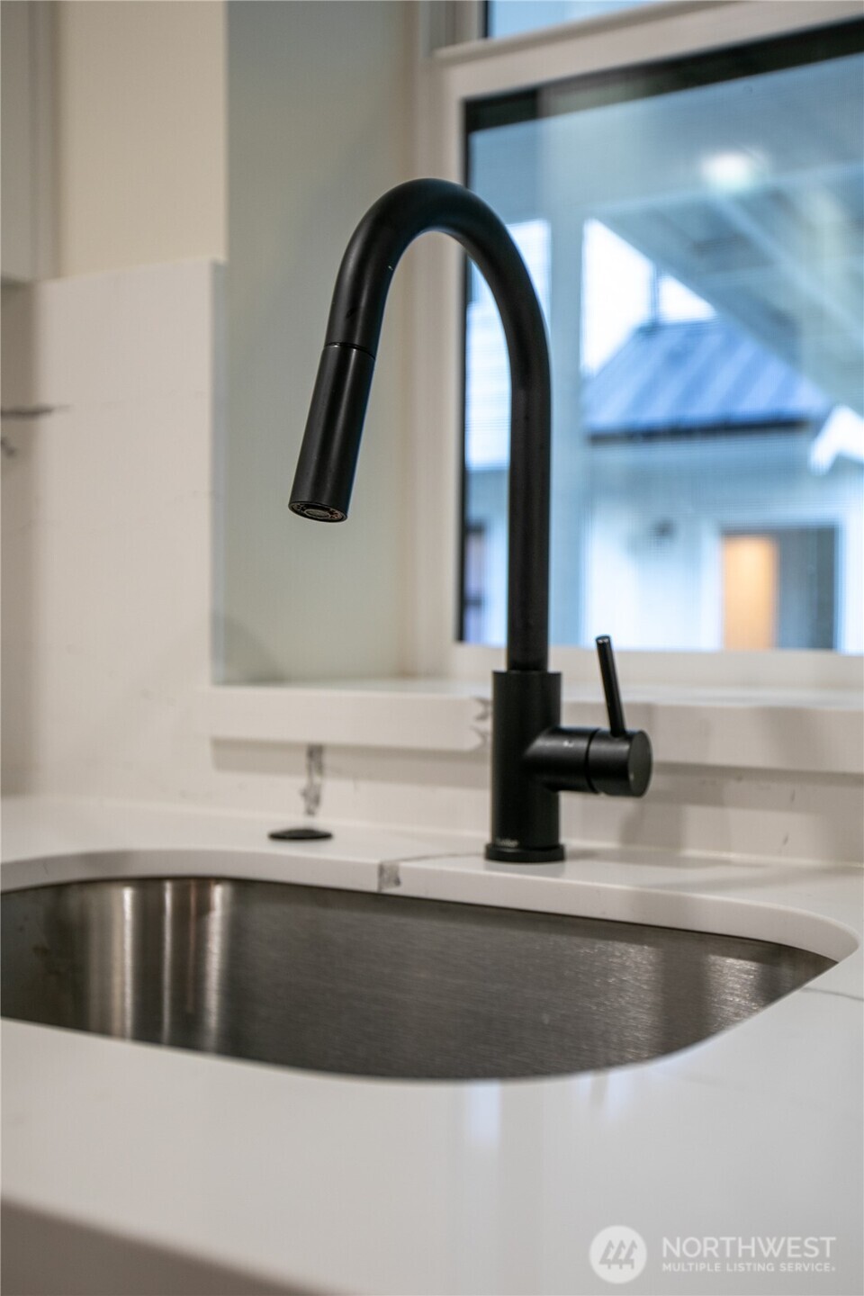 9359 Forest Court Southwest, Unit B Seattle, WA 98136 - Photo 12 of 31