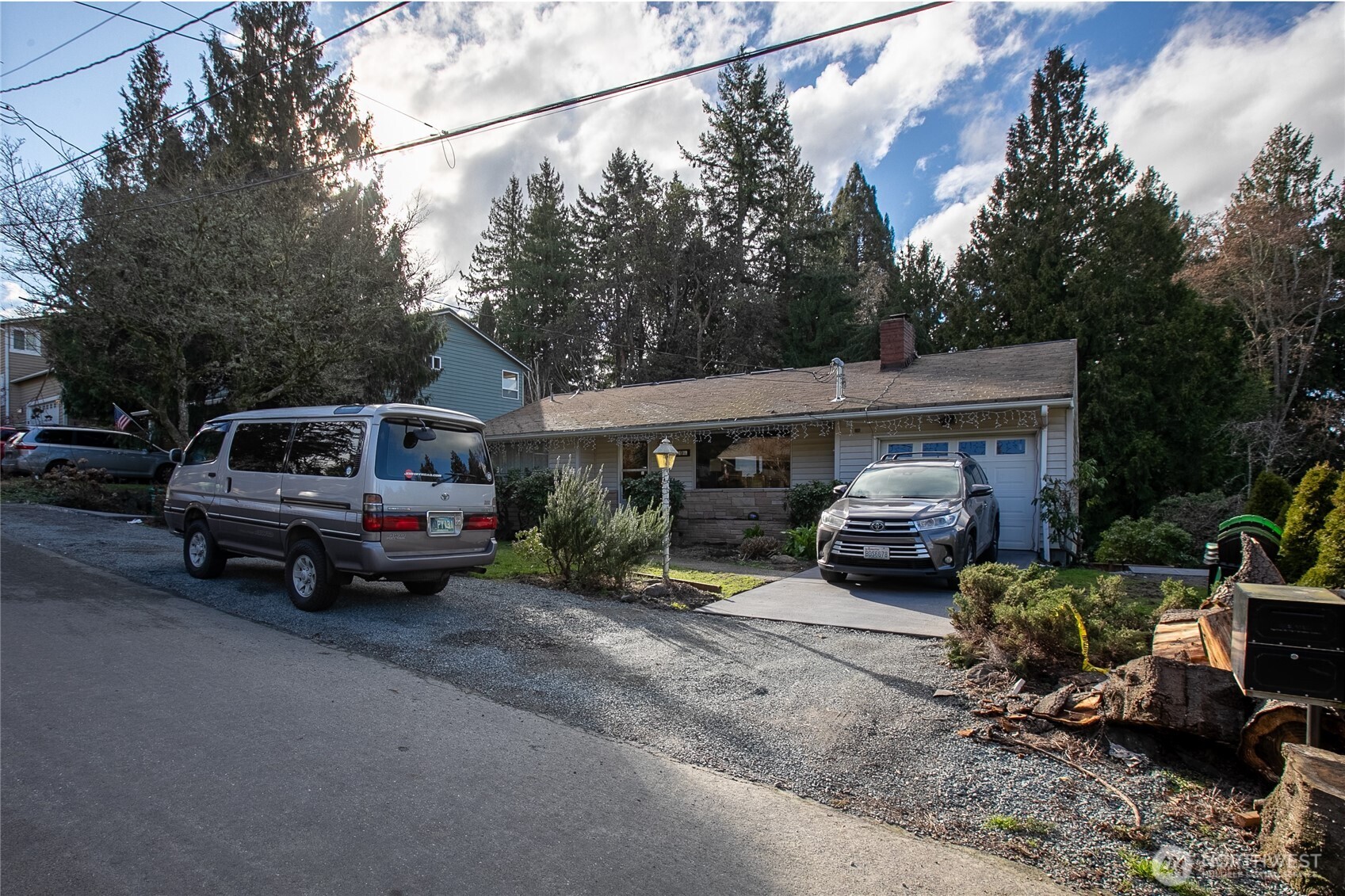 9359 Forest Court Southwest, Unit B Seattle, WA 98136 - Photo 2 of 31