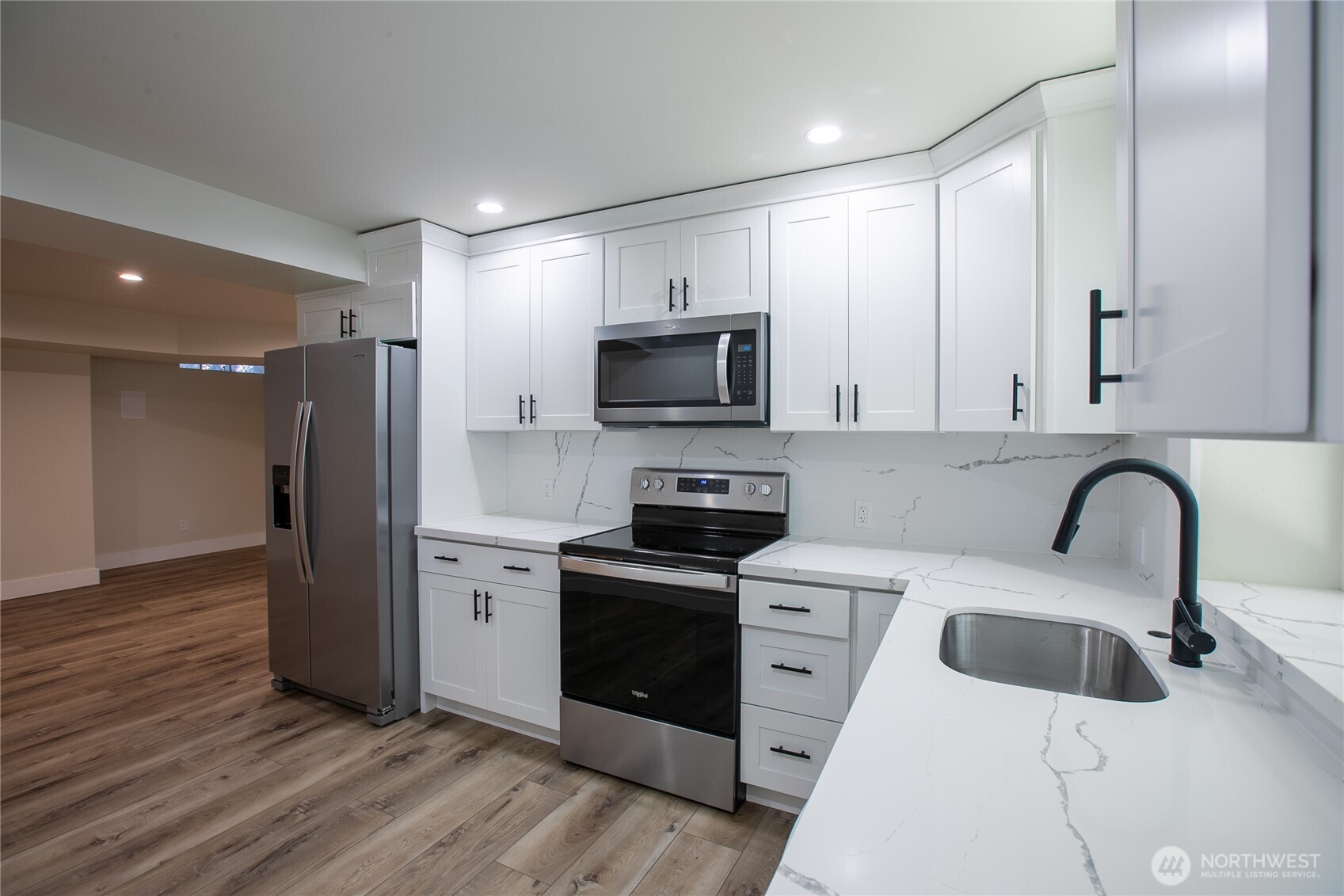 9359 Forest Court Southwest, Unit B Seattle, WA 98136 - Photo 8 of 31