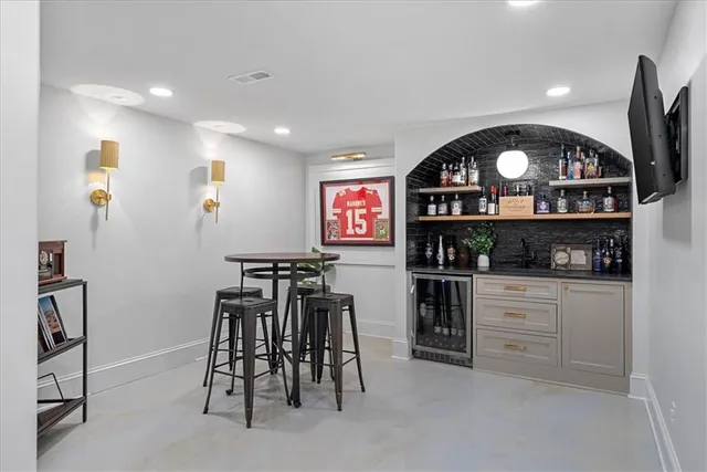 $779,000 | 8700 West 166th Street, Overland Park, KS 66085