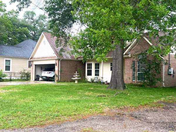 $295,000 | 714 Fowlkes Street, Sealy, TX 77474
