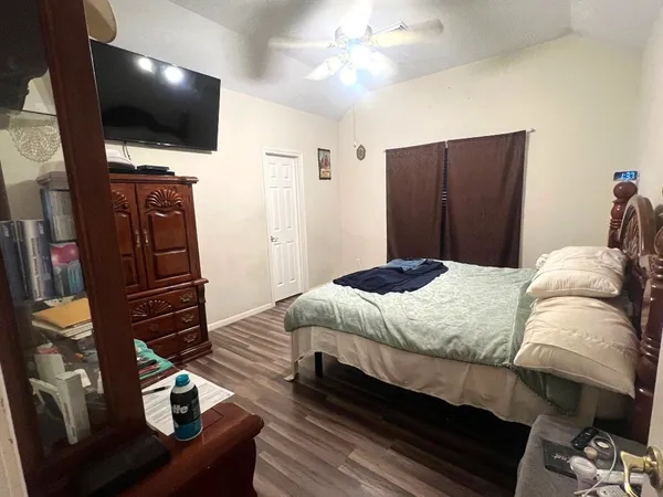 $295,000 | 714 Fowlkes Street, Sealy, TX 77474