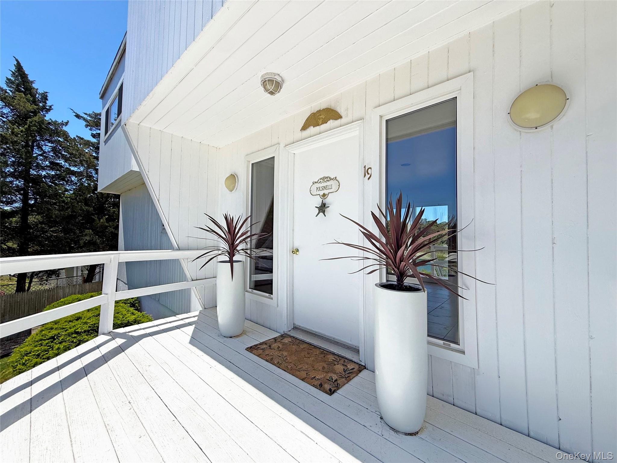 19 Cold Spring Court Southampton, NY 11968 - Photo 7 of 28
