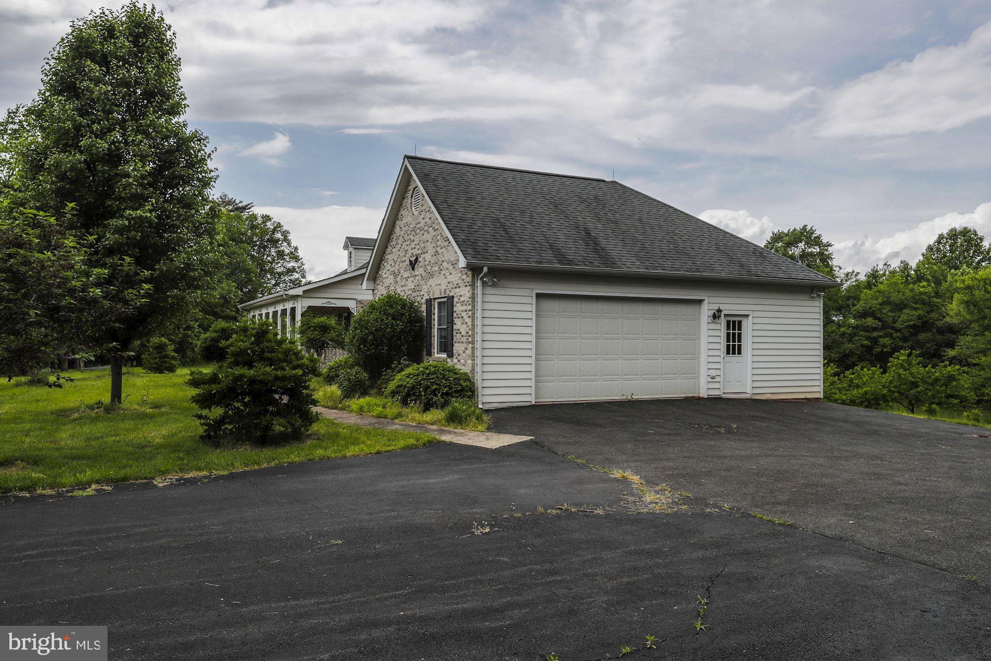 3284 Courtney School Road Midland, VA 22728 - Photo 4 of 24 Garage