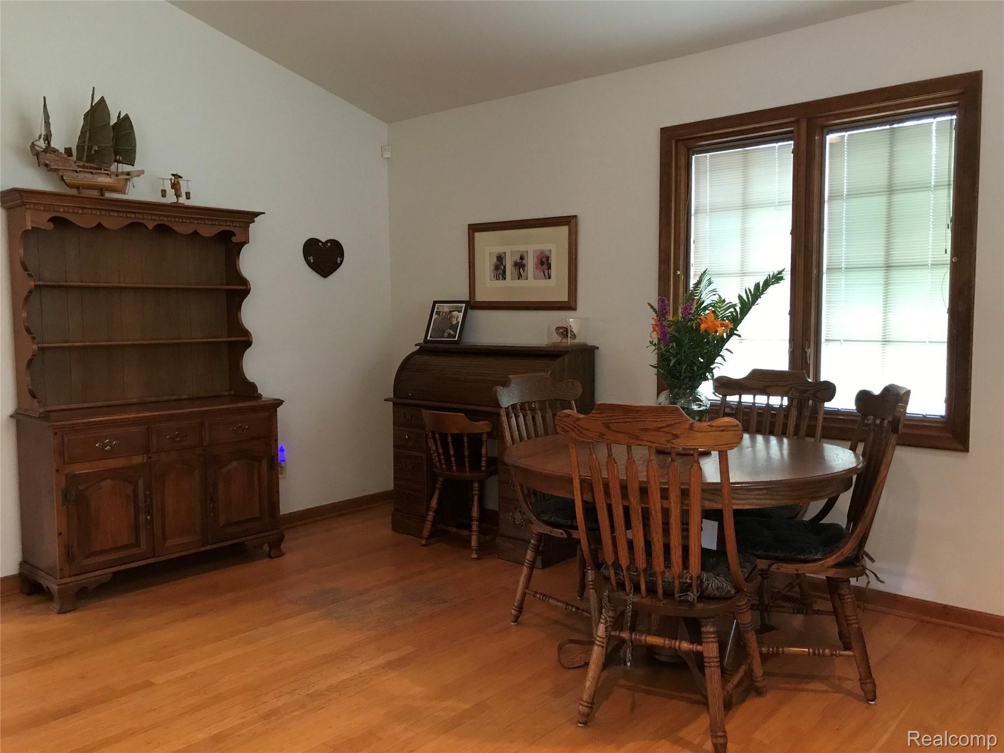 9935 Reeck Road Allen Park, MI 48101 - Photo 6 of 24 Grand room (7).jpeg