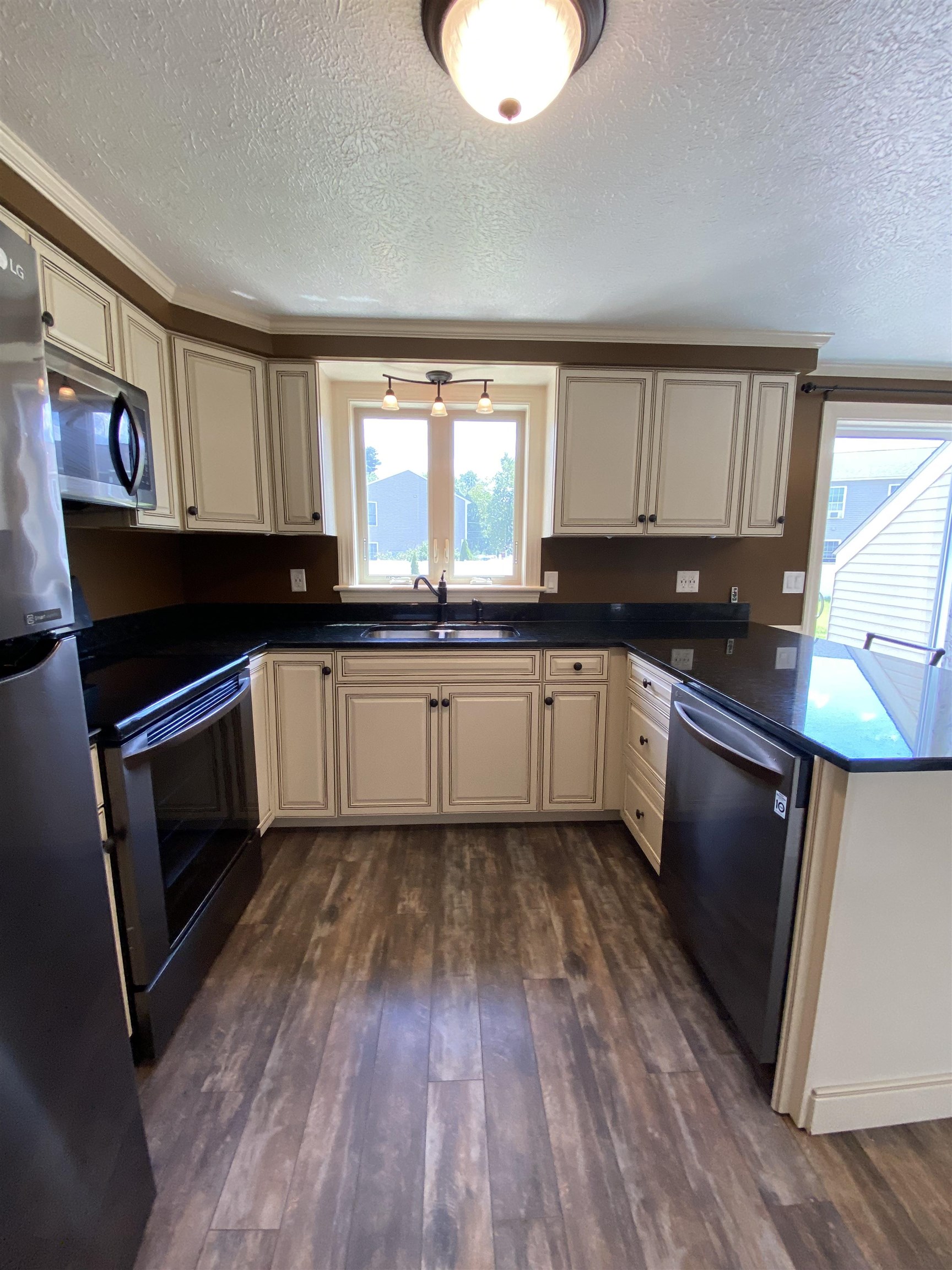 1555 Bodwell Road, Unit 67 Manchester, NH 03109 - Photo 8 of 37