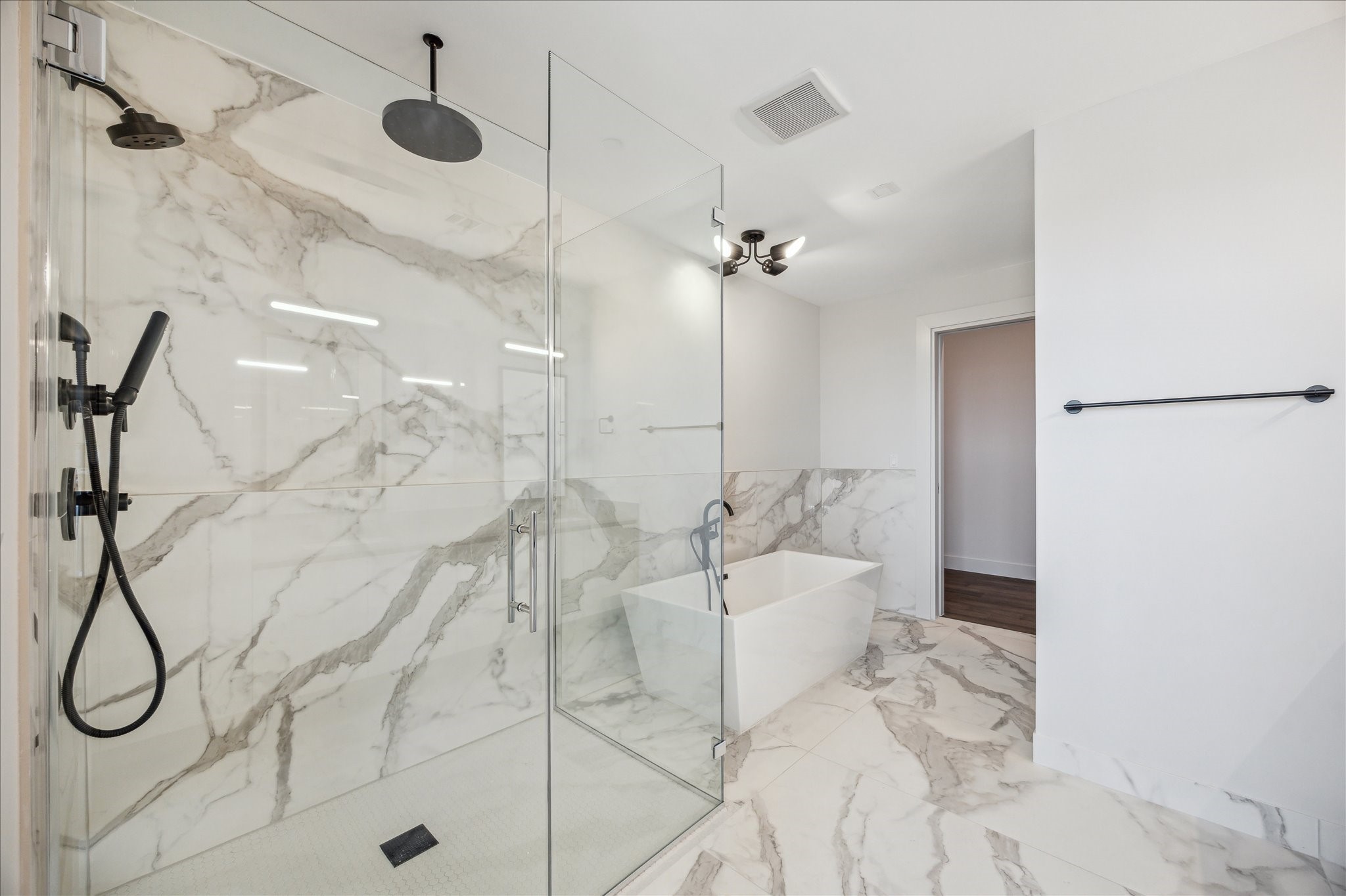 1711 Allen Parkway, Unit 1805 Houston, TX 77019 - Photo 11 of 43 Primary bathroom with walk in shower, soaking tub and porcelain floors.