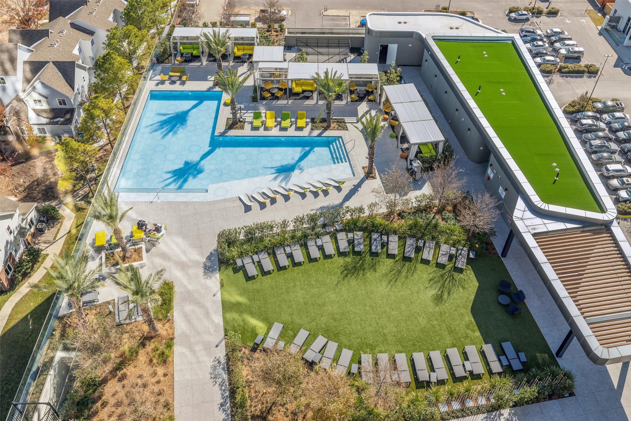 1711 Allen Parkway, Unit 1805 Houston, TX 77019 - Photo 17 of 43 Residences at the Allen and Thompson Hotel pool.