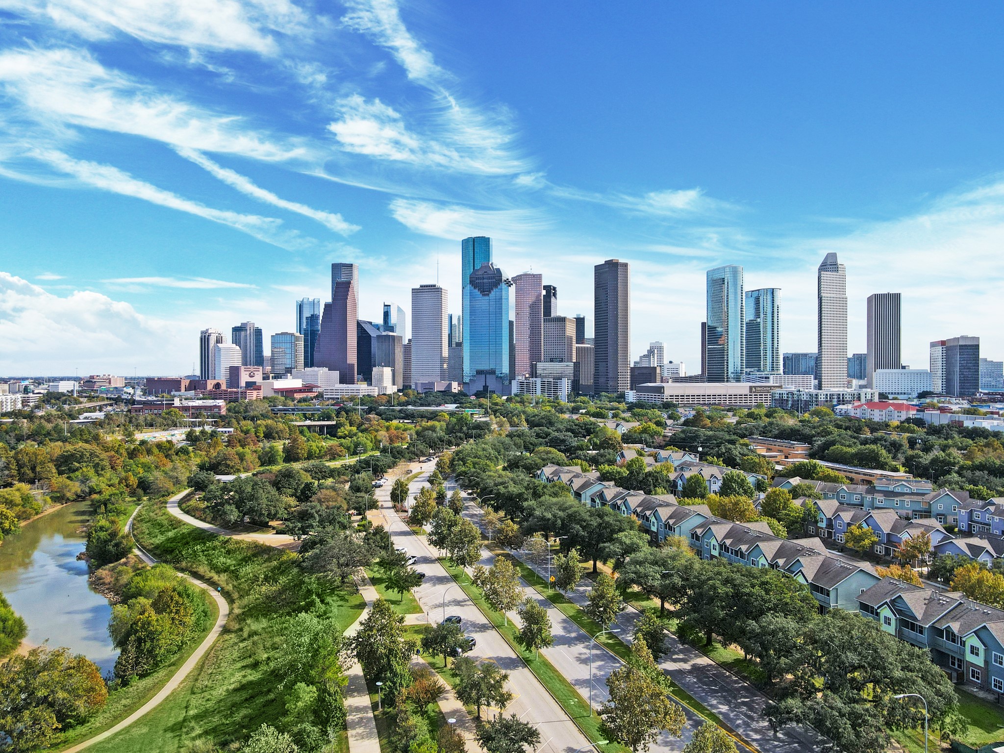 1711 Allen Parkway, Unit 1805 Houston, TX 77019 - Photo 20 of 43 Enjoy sweeping views of Houston from floor-to-ceiling windows. Indulge in a sophisticated lifestyle surrounded by breathtaking panoramas of Houston's vibrant cityscape.
