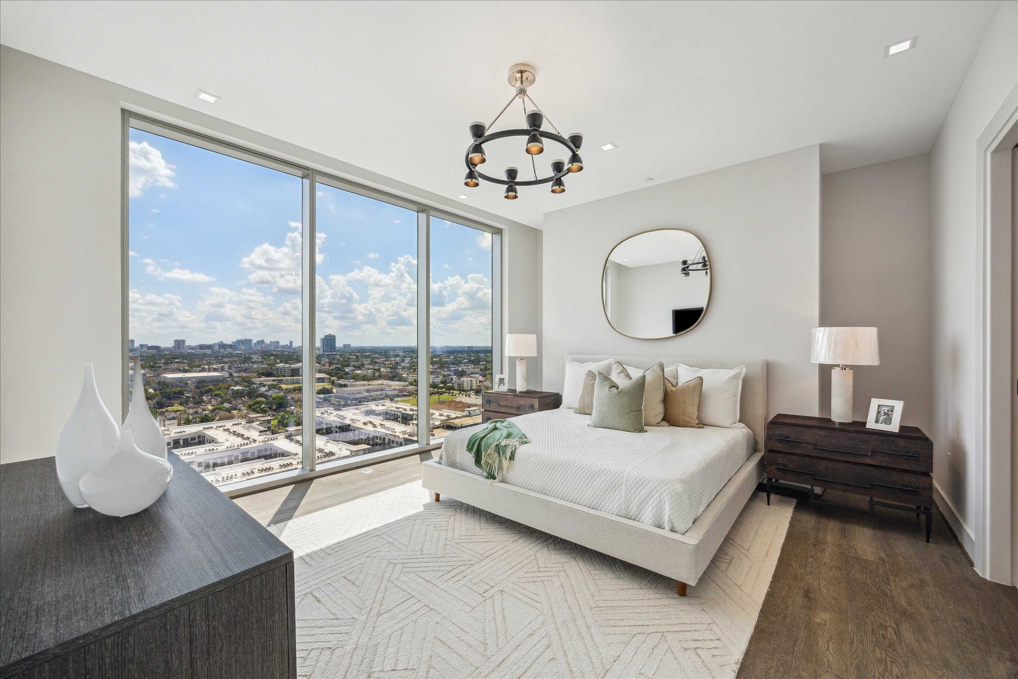 1711 Allen Parkway, Unit 1805 Houston, TX 77019 - Photo 8 of 43 Primary Bedroom