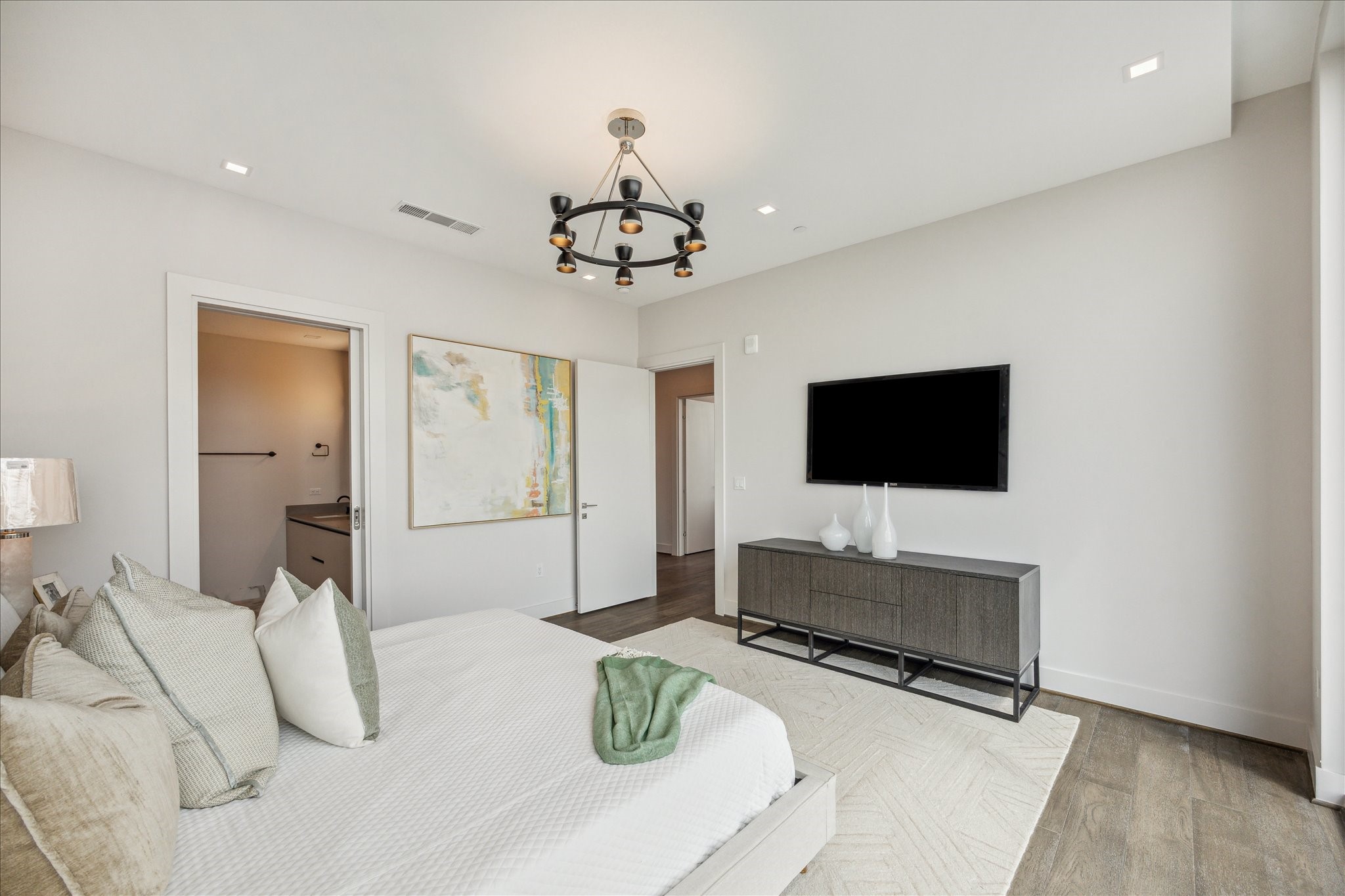 1711 Allen Parkway, Unit 1805 Houston, TX 77019 - Photo 9 of 43 Primary Bedroom