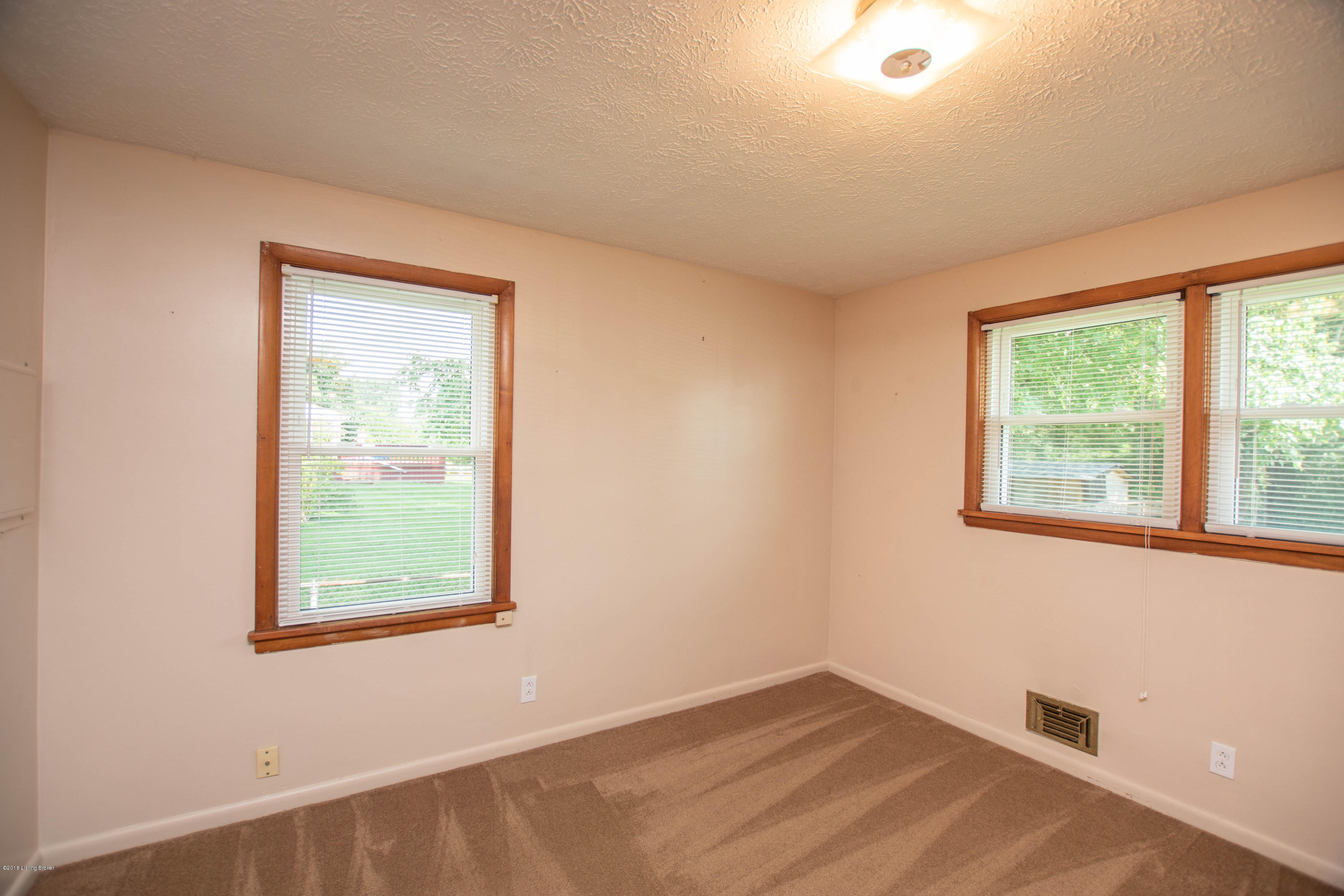 5102 Cooper Chapel Road Louisville, KY 40229 - Photo 23 of 37 5102 Cooper Chapel Road (23 of 37)