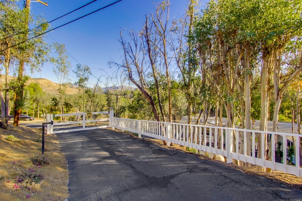 11237 Posthill Road Lakeside, CA 92040 - Photo 2 of 25 Gallery Image 2