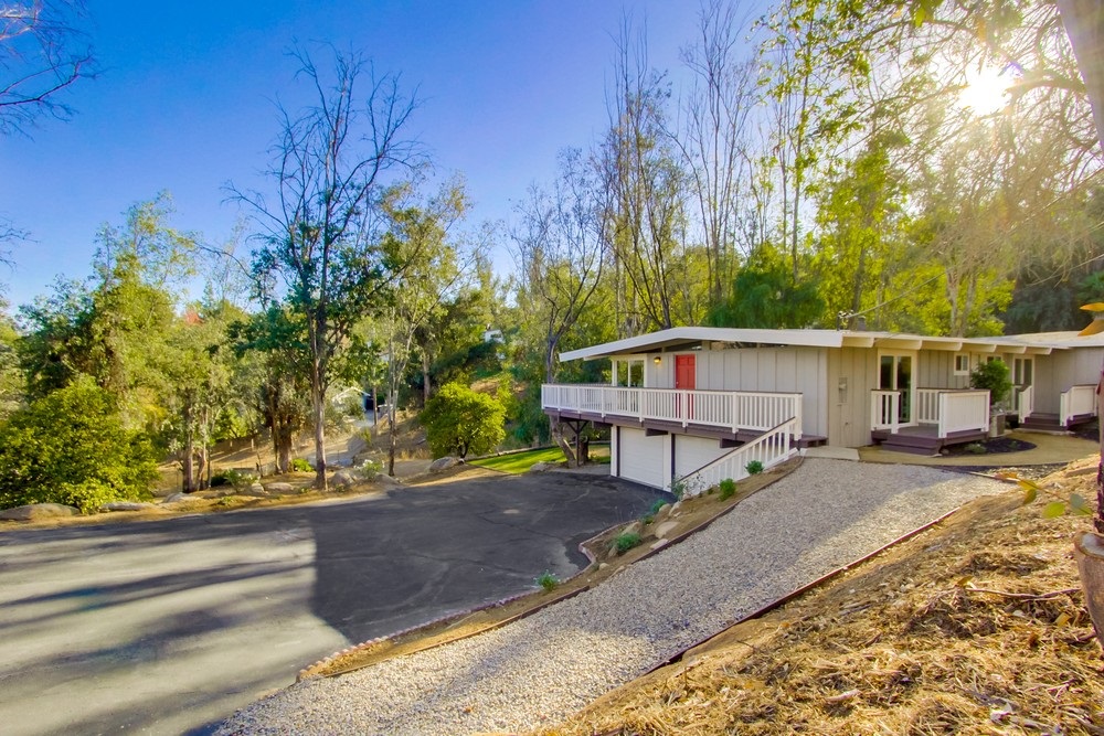 11237 Posthill Road Lakeside, CA 92040 - Photo 3 of 25 Gallery Image 3