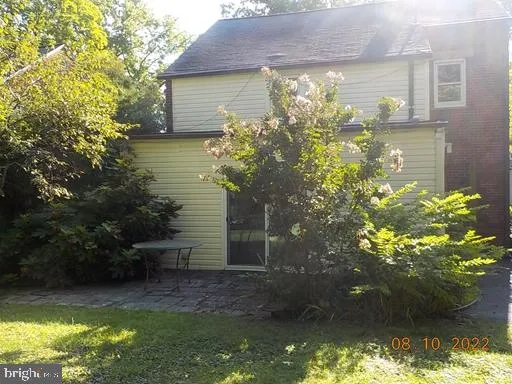a view of a yard