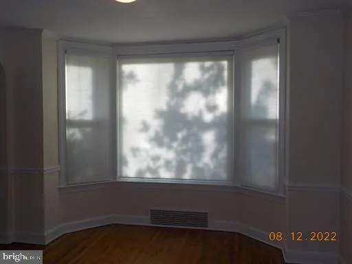 a view of empty room with window