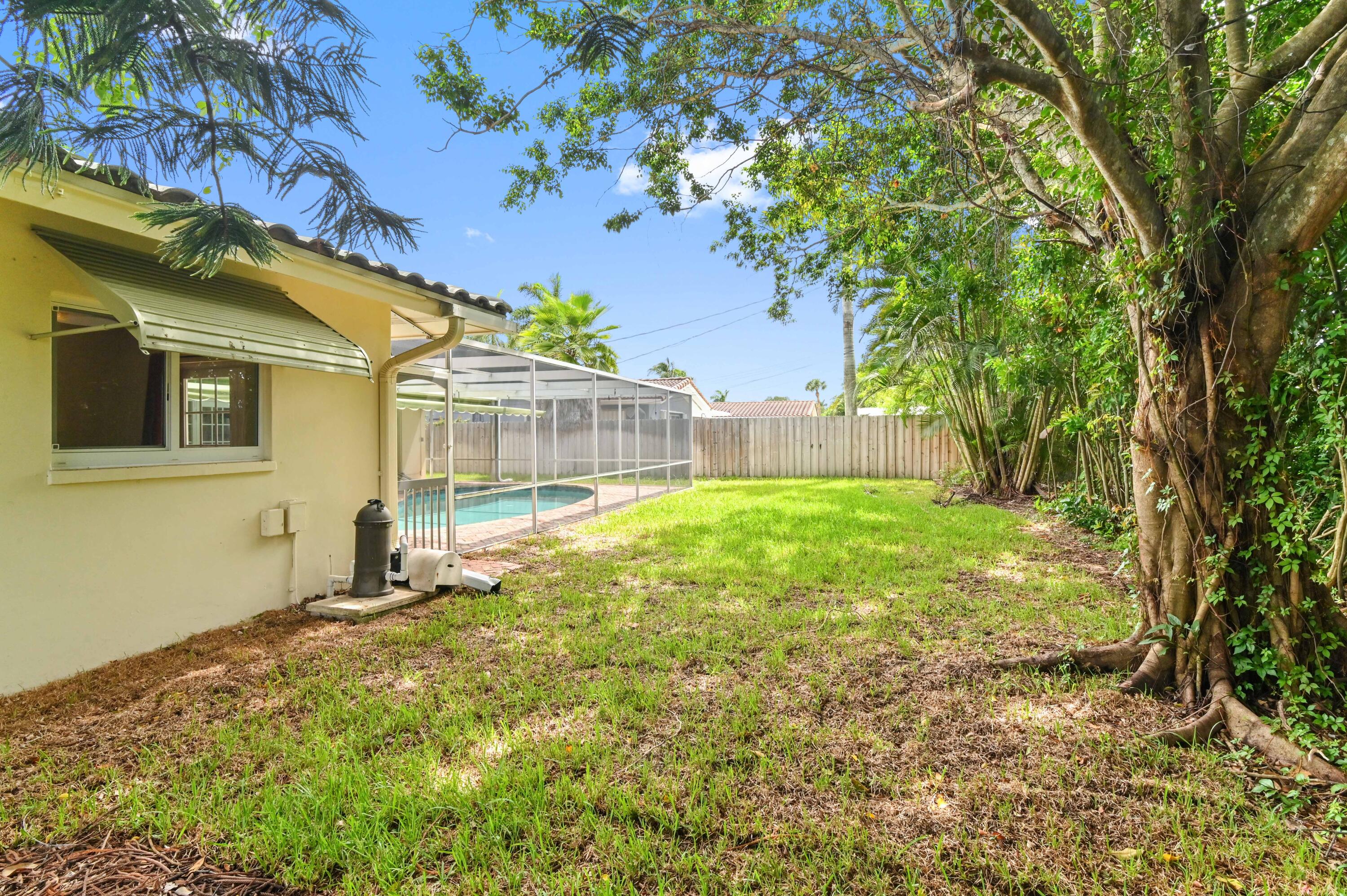1090 Southwest 12th Street Boca Raton, FL 33486 - Photo 36 of 37 35 Rear 01