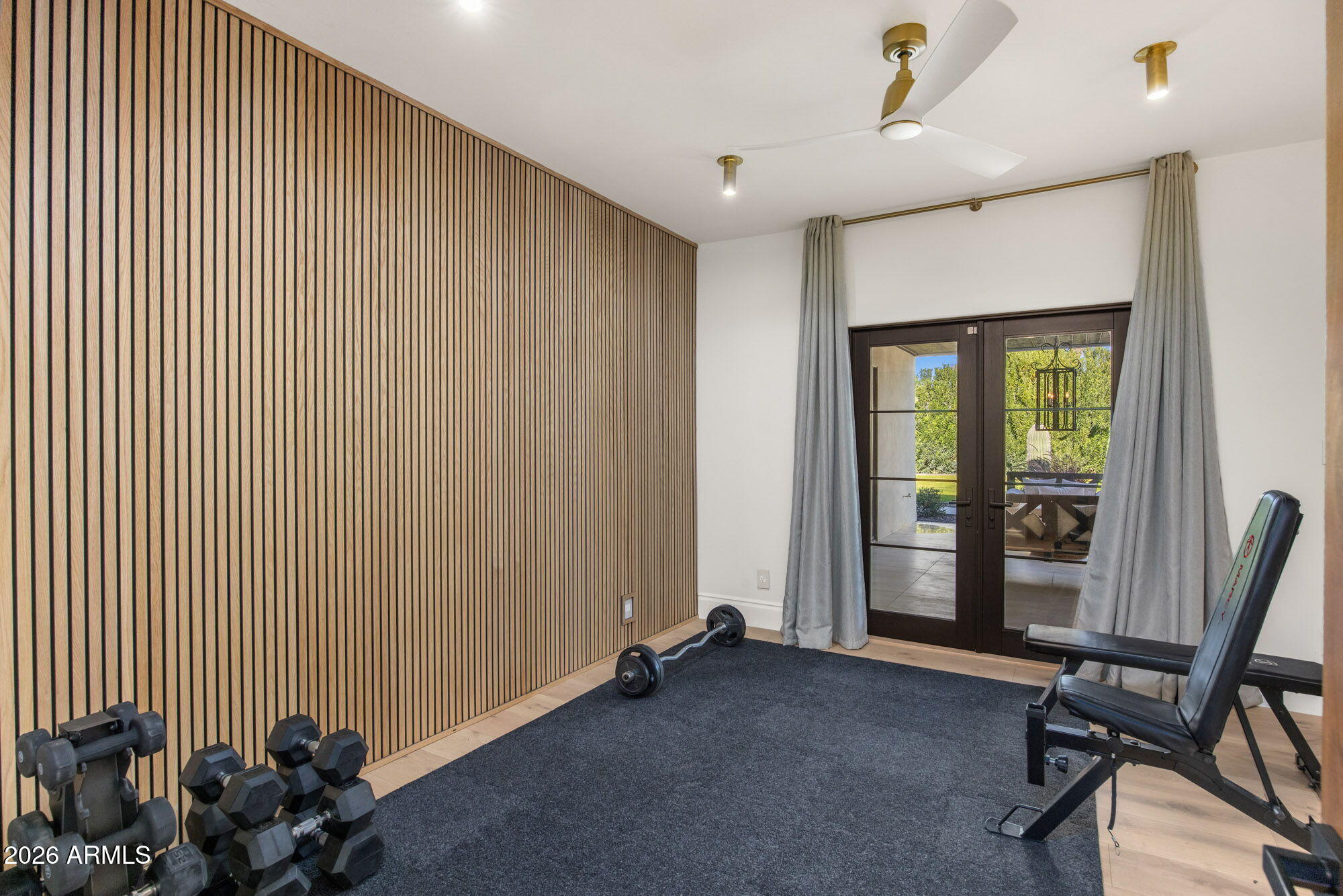 8625 Morning Glory Road Paradise Valley, AZ 85253 - Photo 33 of 52 a view of a room with gym equipment
