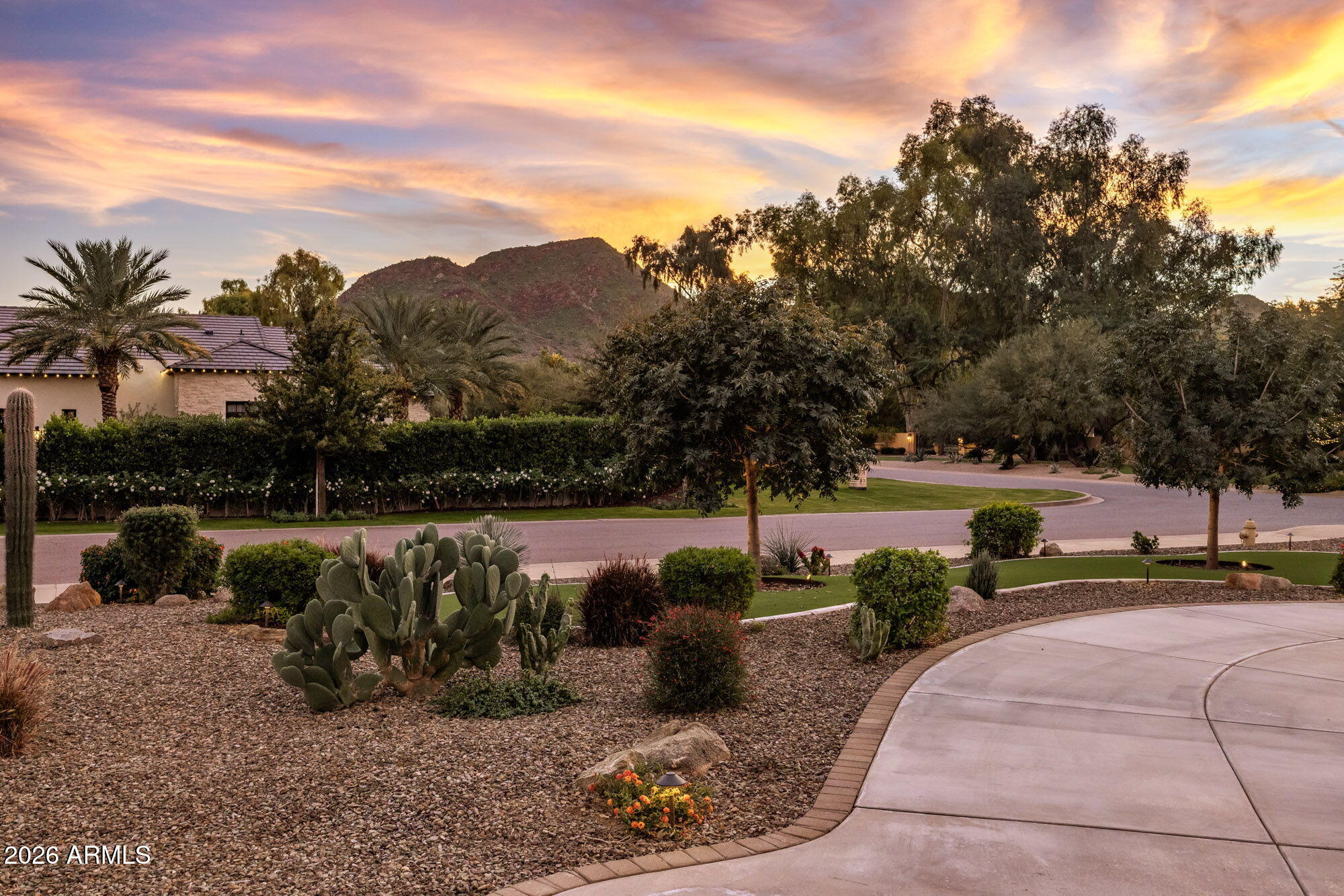 8625 Morning Glory Road Paradise Valley, AZ 85253 - Photo 10 of 52 a view of a garden with sitting area