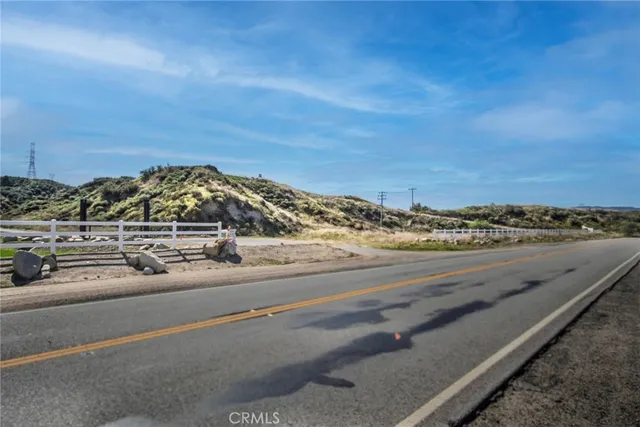 a view of a yard with street