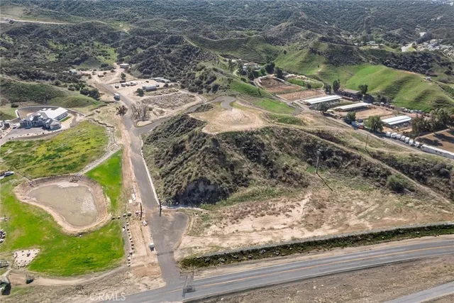 a view of a backyard of the house