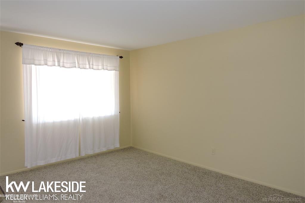 21809 Rosedale Street St. Clair Shores, MI 48080 - Photo 8 of 17