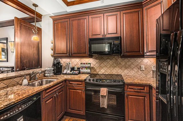 $395,000 | 5707 South Lake Street, Unit 5A, Glen Arbor, MI 49636